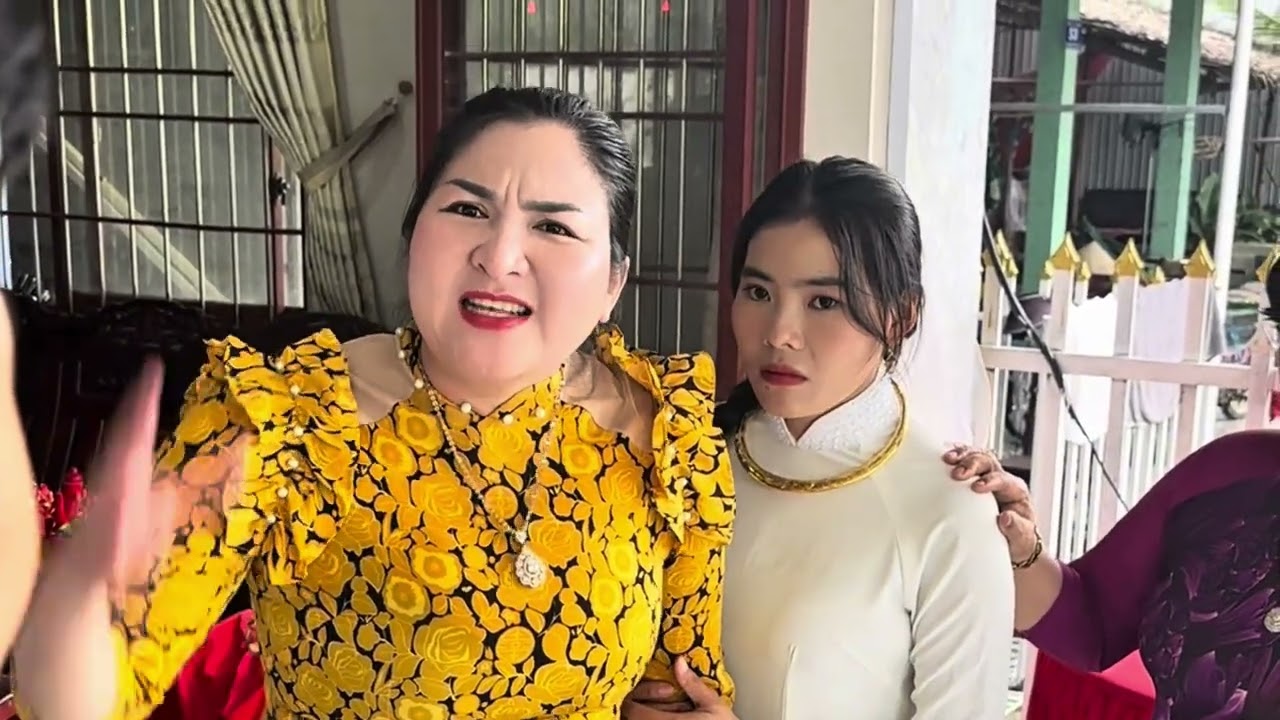 Ch&uacute; rể động tay động ch&acirc;n với c&ocirc; d&acirc;u khi nh&agrave; g&aacute;i cho v&agrave;ng nhiều hơn nh&agrave; trai / Chi Tidi