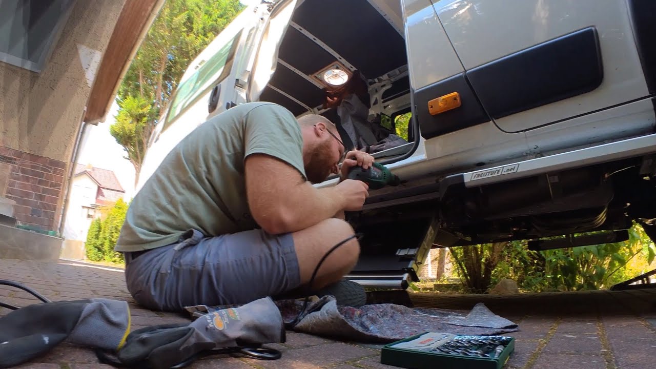 Camper Ausbau Tag 31 - Elektrische Trittstufe für unseren Van