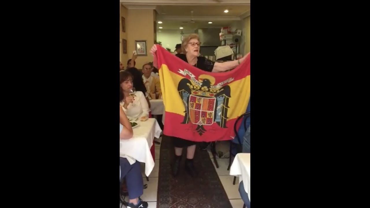 El restaurante de Galicia que sirve langosta cantando el ‘Cara al sol’