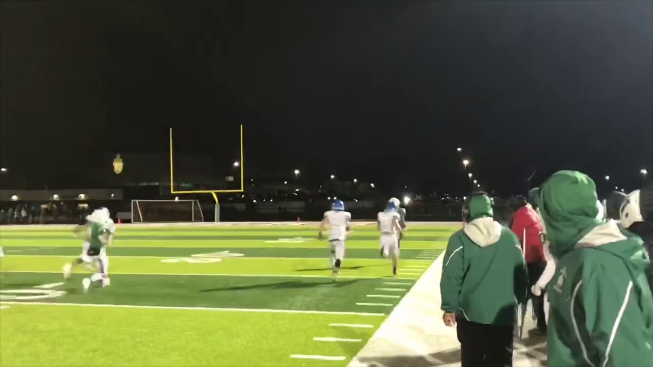 West Bloomfield QB CJ Harris connects with MSU commit WR Tre Mosley for a long 80-yard TD!!‬