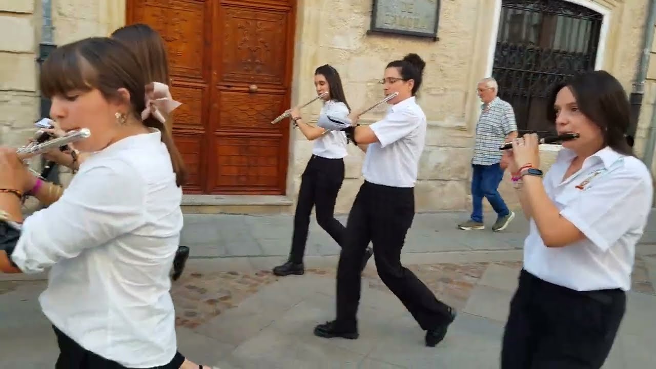 Banda de Música de Tordesillas, desfile y concierto en  la Catedral de Zamora 2024