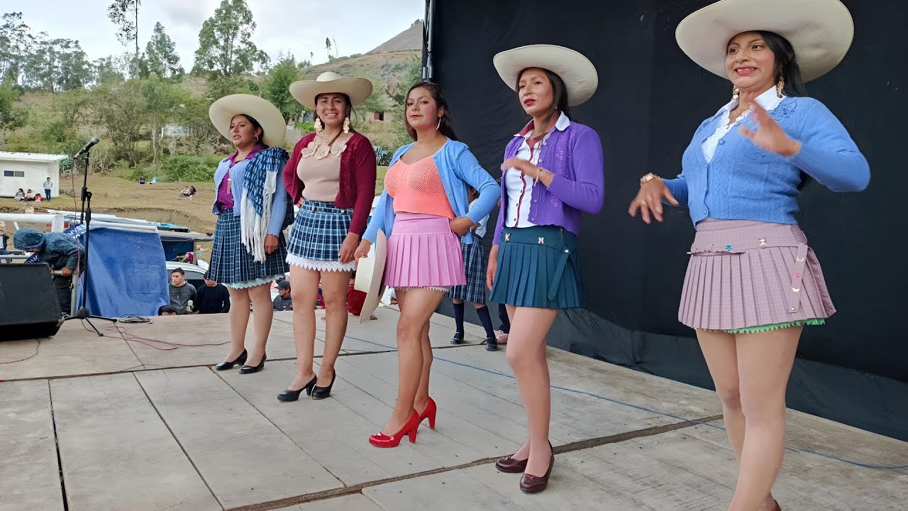 CONCURSO DE BAILE DE CUTULITAS EN LA FIESTA PATRONAL LLAUCÁN