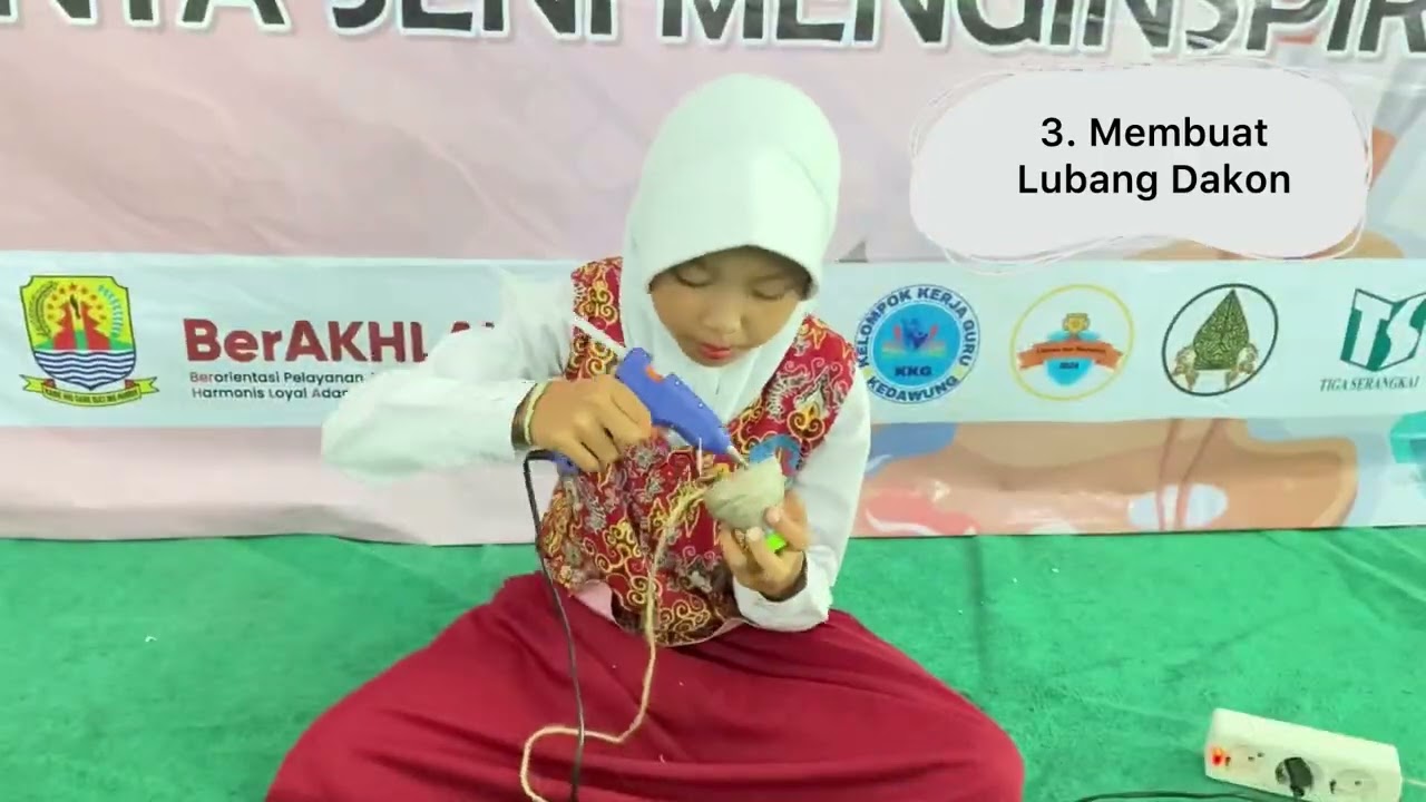 KRIYA ANYAM DAKON PERMAINAN TRADISIONAL