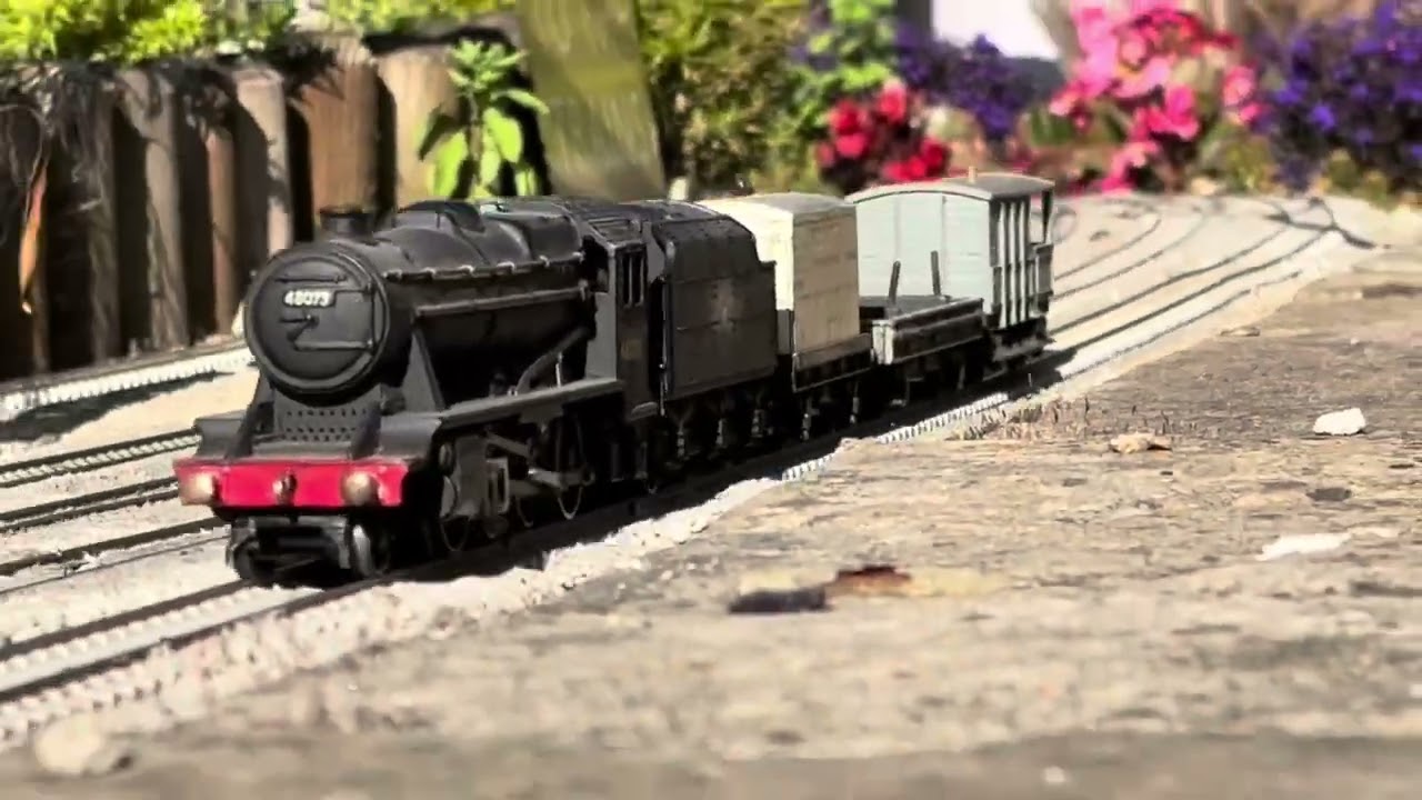 Hornby Dublo running in the garden