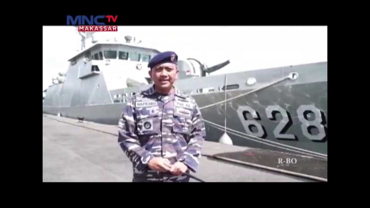 KAPAL PERANG KRI SAMPARI DISEMPROT DISINFEKTAN