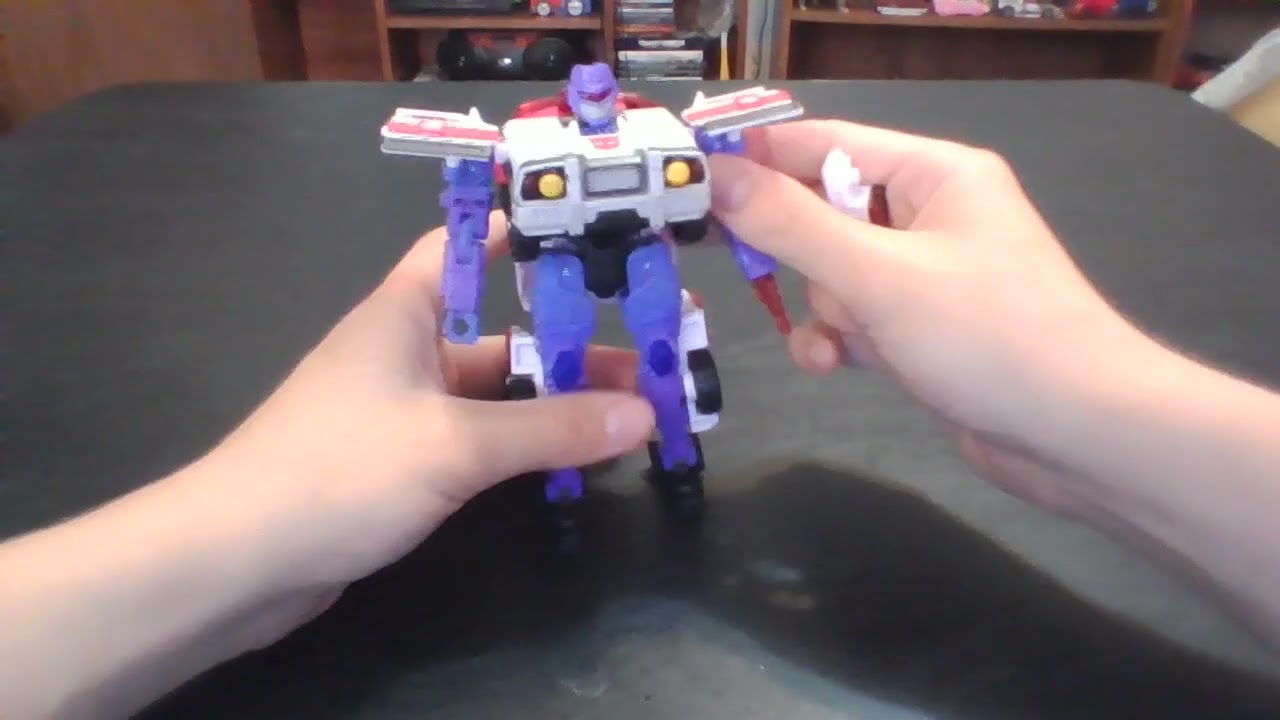 Transformers Age of the Primes voyager class Red Alert - Transforming Weekend.