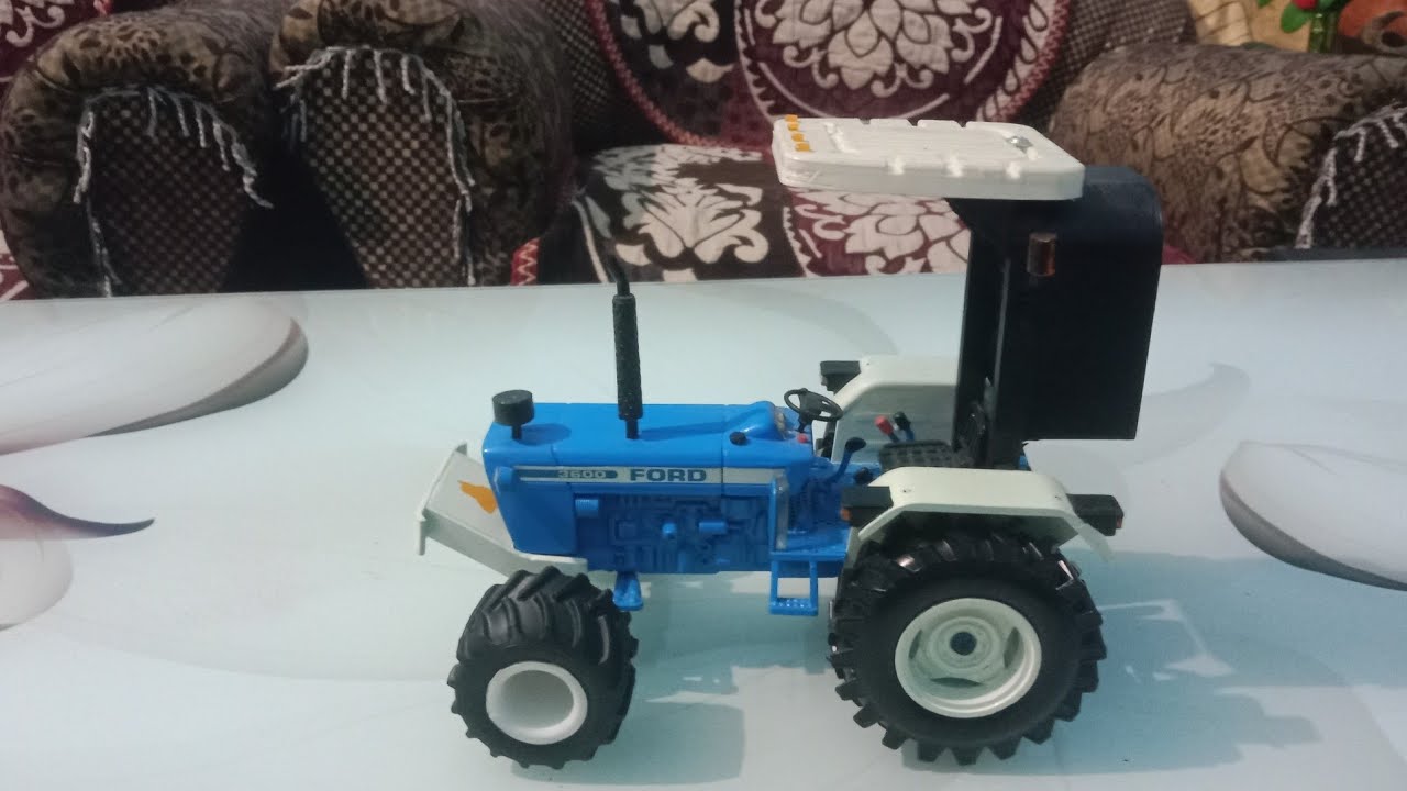 toy Ford 3600 and 5911 tractor model 9501284917