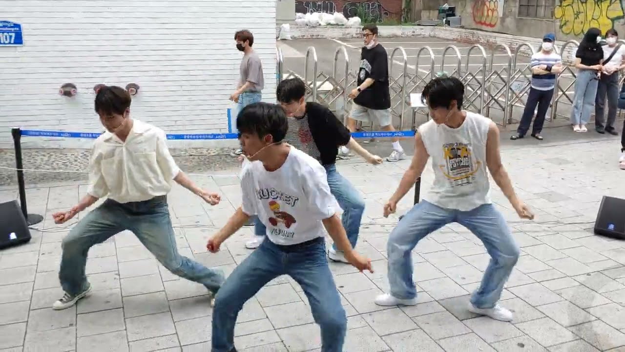 SATURDAY. NEW KPOP GROUP : WITHUS. BEAUTIFUL CAPTIVATING HONGDAE BUSKING.
