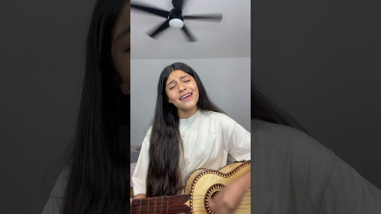 Llorando a mares , espero que les guste 💗