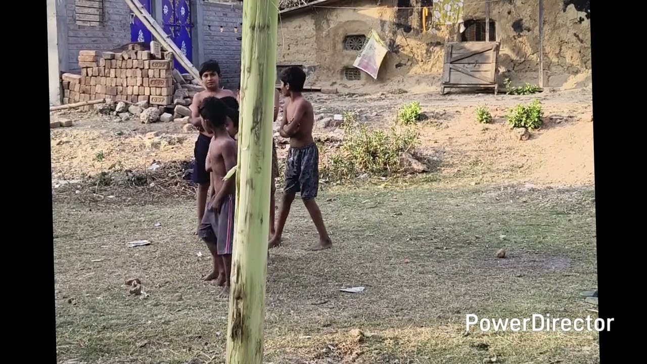 বাচ্চা দের খেলা। কলা গাছে চাপা।village boy kajal 