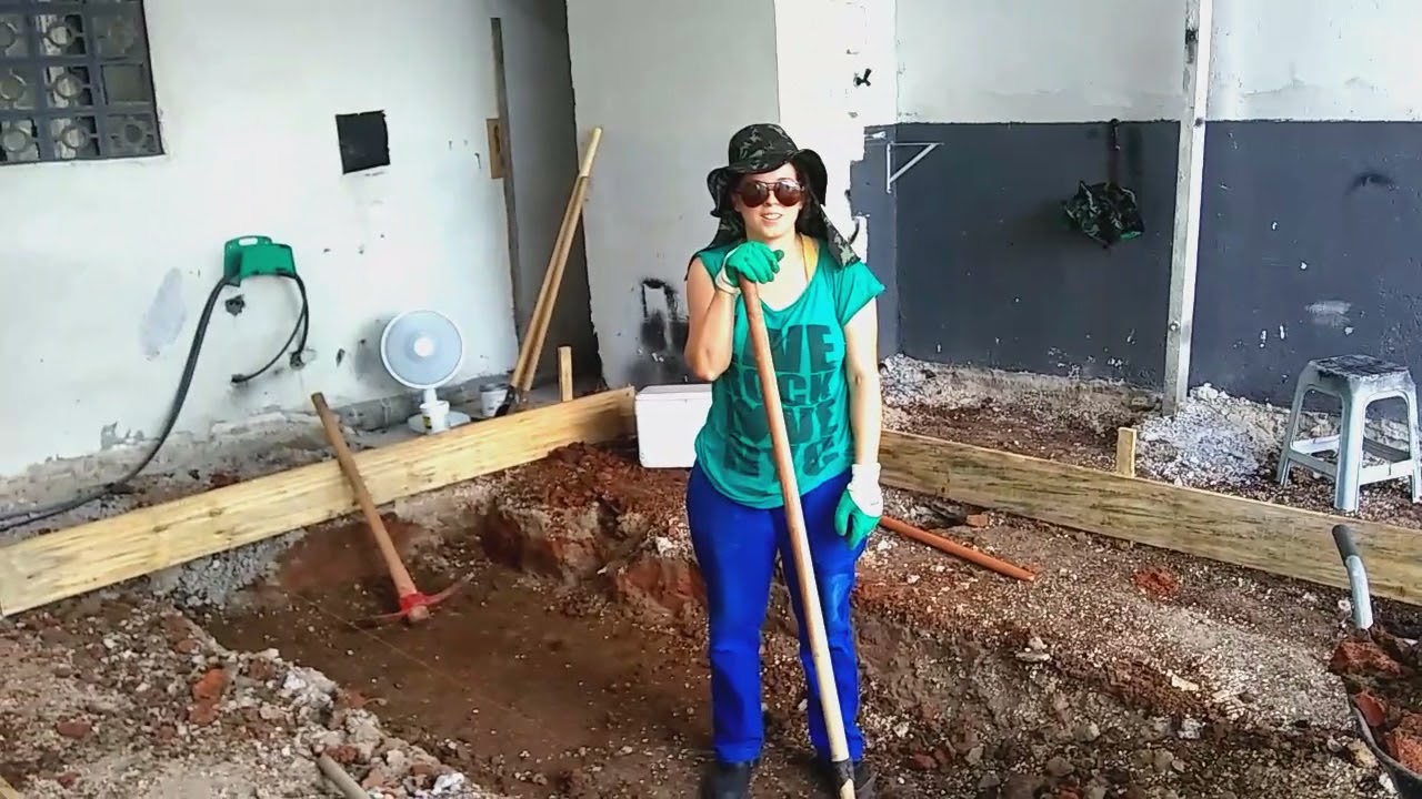 Construção da rampa para lavagem dos carros.