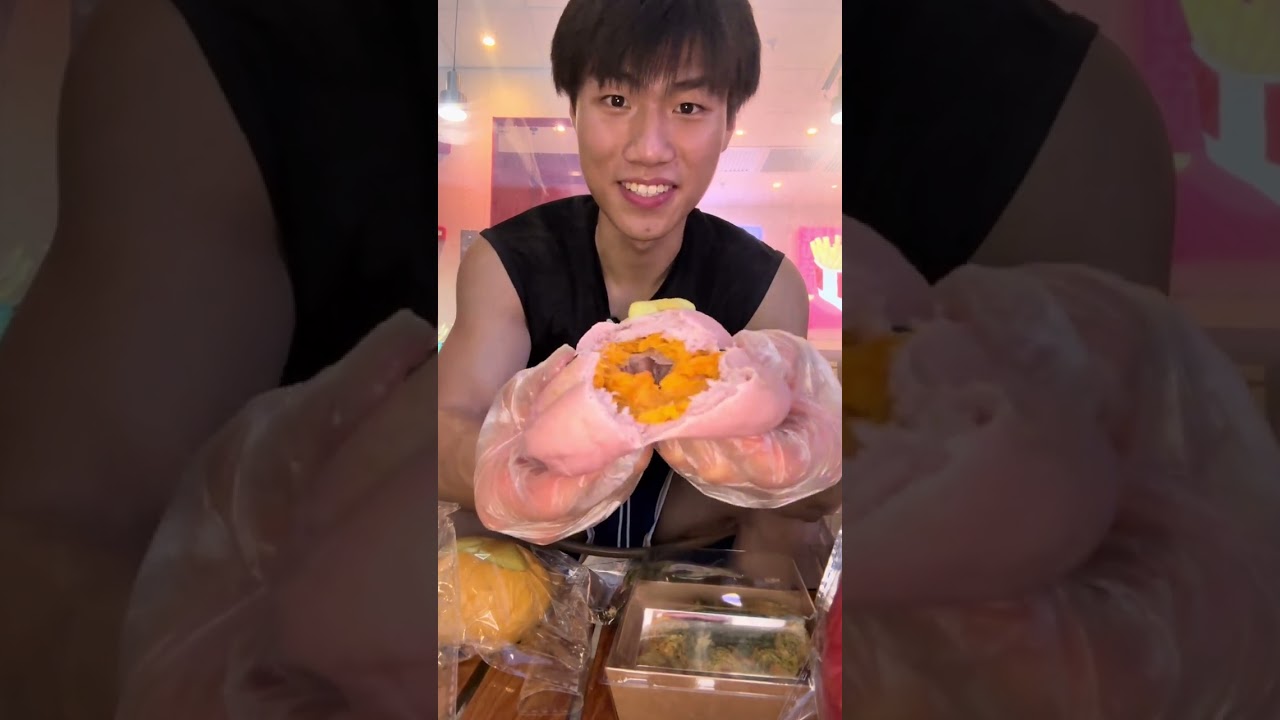 花382元在中山面包节炫到爽是一种什么体验！ 还参加了汉堡挑战赛，直接被粉丝打败哈哈哈哈哈哈，各种可爱小面包，还有很多抹茶糯叽叽，今天又是玩的非常开心的一天！#面包特种兵 #面包 #中山美食 #何绿