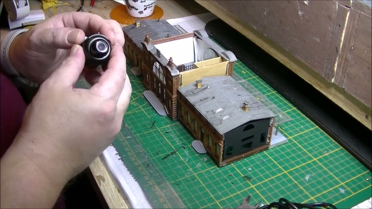 Beleuchtung des Bahnhofs und Einbau von Kameras