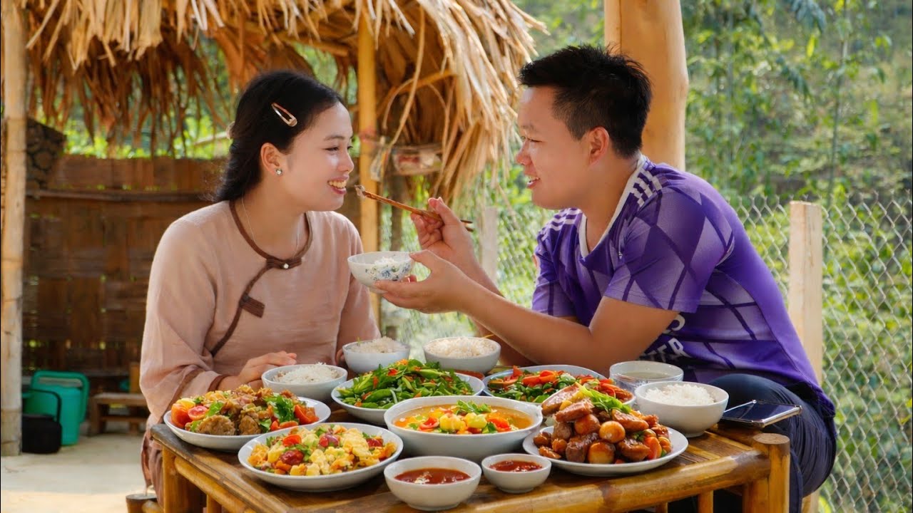 A meal filled with happiness &ndash; Ly Thi Di cooked and waited for Zin after work.