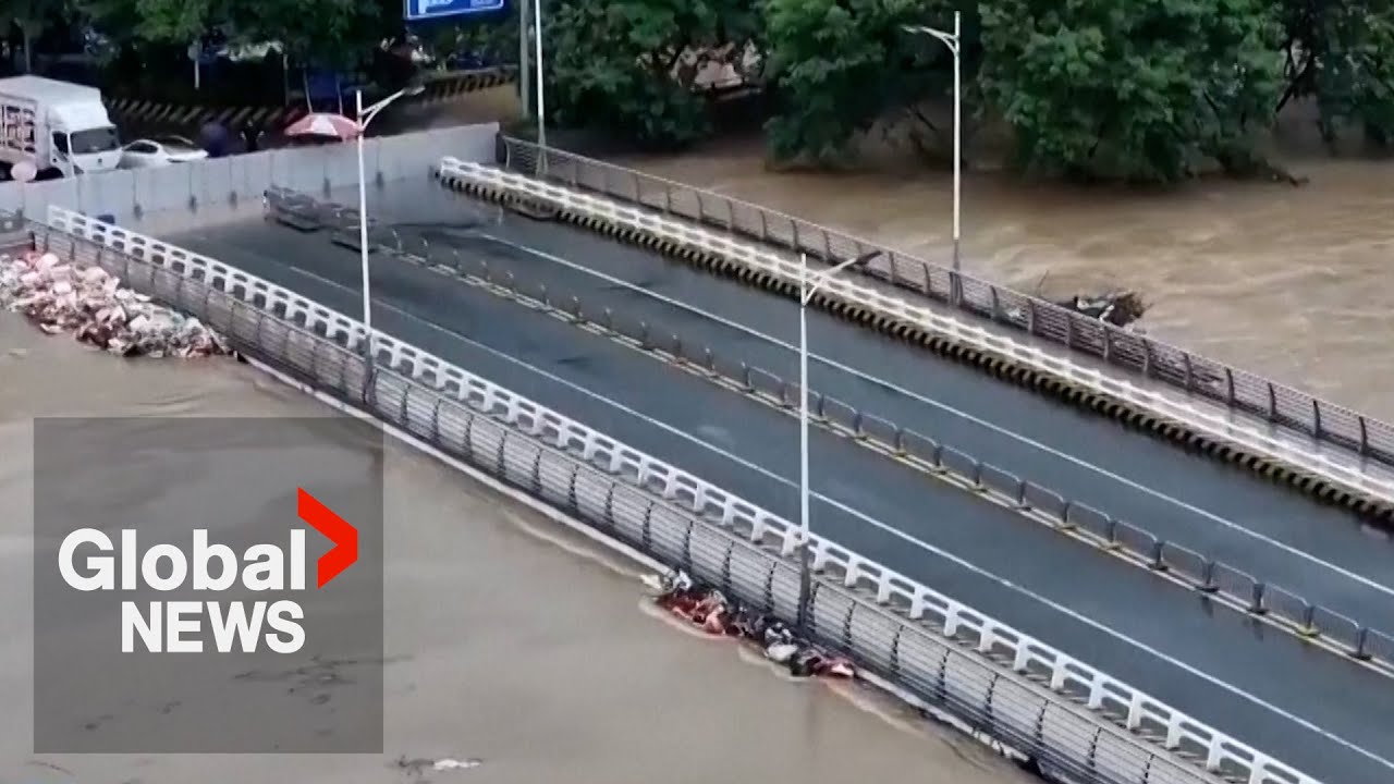 Heavy rainfall triggers flash floods in southern China