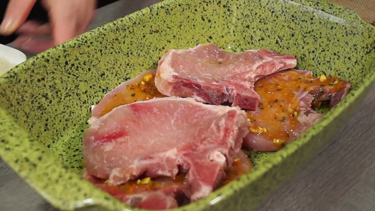 Chuletas de cerdo a la naranja y cúrcuma: un plato mediterráneo con un toque exótico