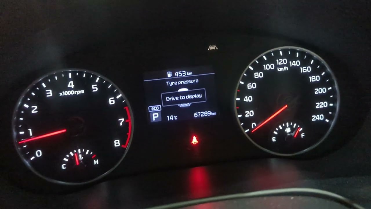 Дисплей контроля давления в шинах Kia Seltos Сброс TPMS не требуется. Датчик давления в колесе.