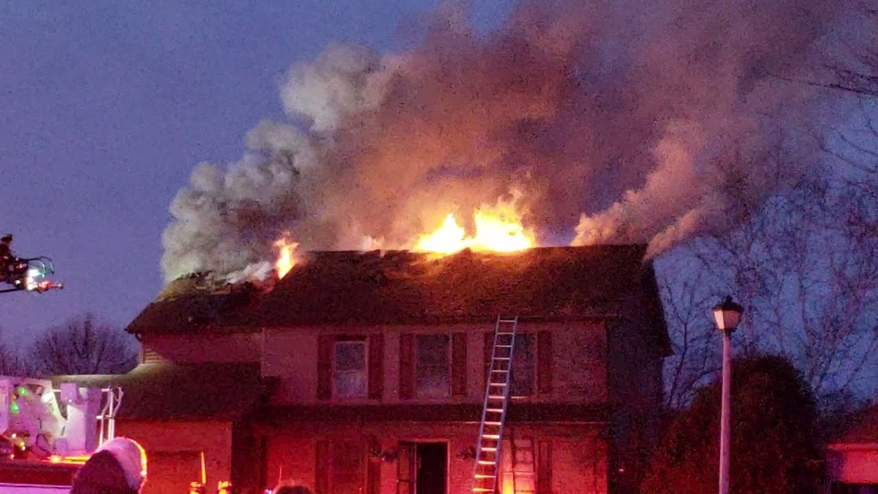 Antioch FD + Mutual Aid on Scene of a Working House Fire in Antioch, IL [2nd Alarm Box #21-B1]