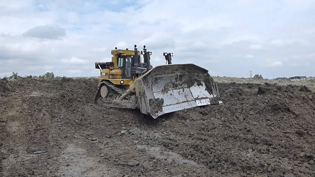 Caterpillar D10R Oops