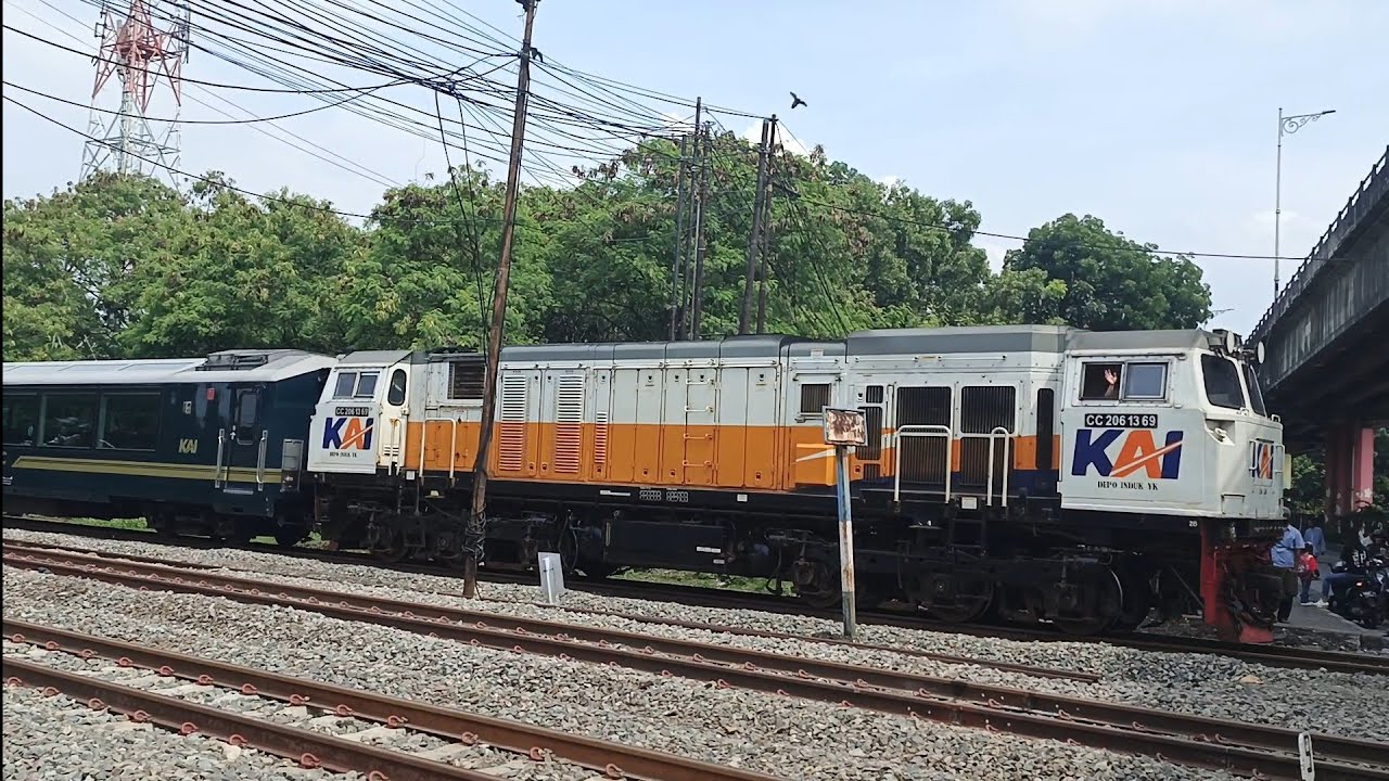 Hunting Kereta Api di St. Kiaracondong