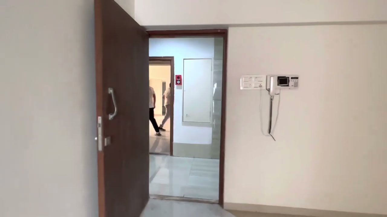 2bhk  on higher floor at unbelievable price only 1.7 cr untouched flat ￼in Santacruz East Aurum