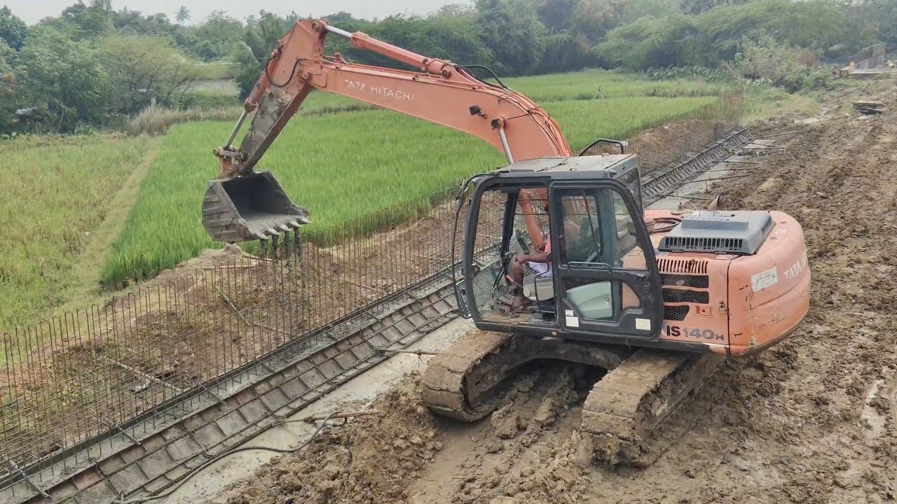 HITACHI 140 | Can't stop us! 🛠️ Dealing with rain, mud, and a stuck Miller to finish the Pile work.