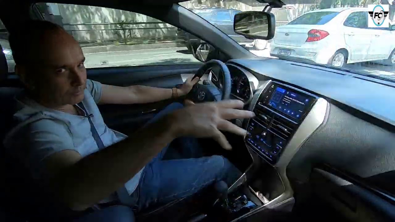 Toyota Yaris Hatch XS 2021. Primeiras impressões na cidade. Consumo, dirigibilidade e desempenho.