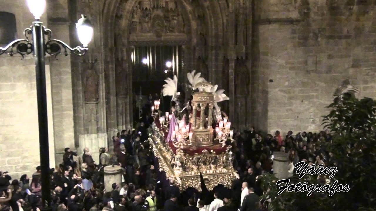 Hermandad de la Macarena Entrando en la Catedral