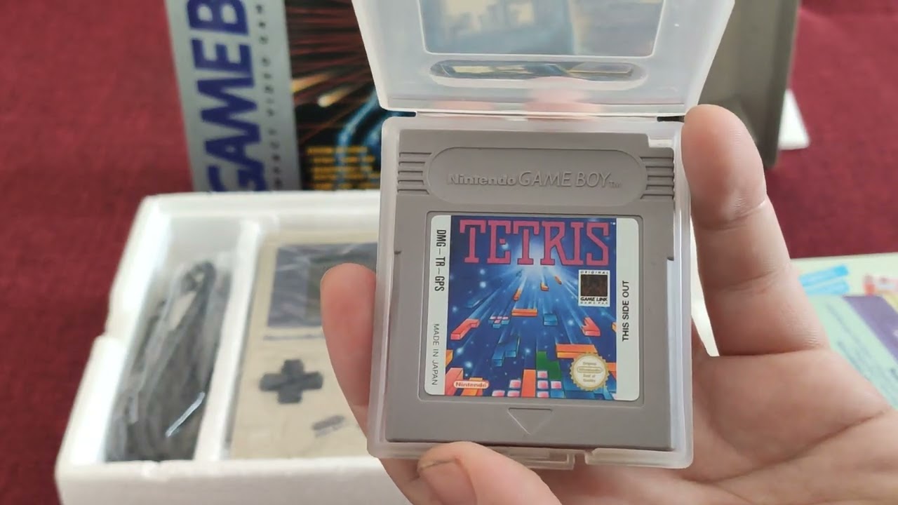 Unboxing Gameboy DMG 2022