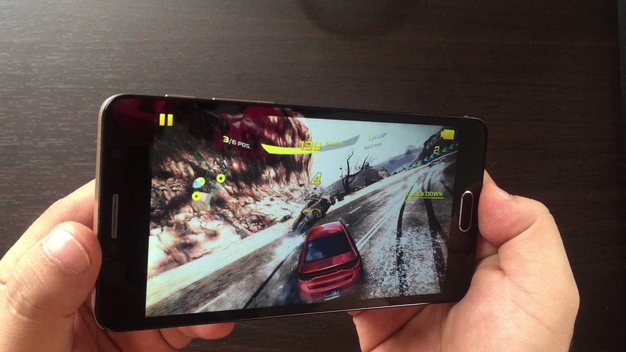 Flash Plus 2 running Need For Speed Airborne