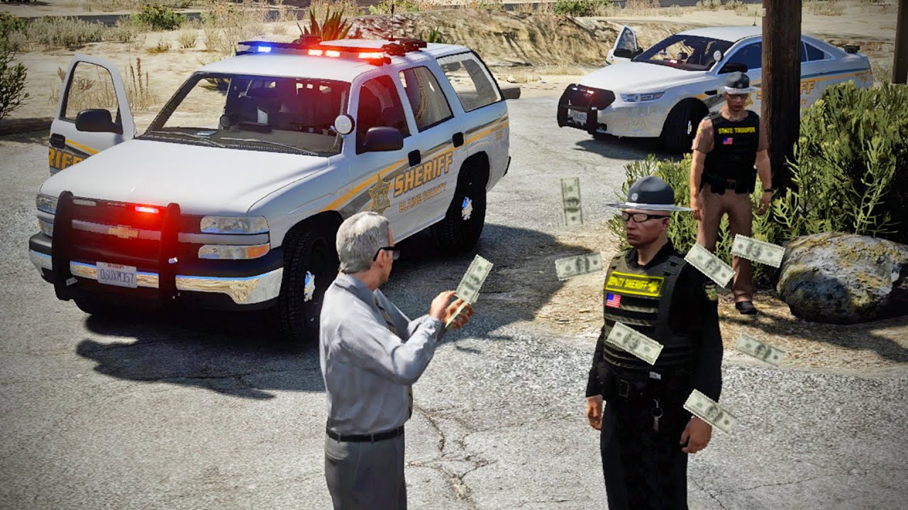 Mr.  Money Runs From Police in FivePD!