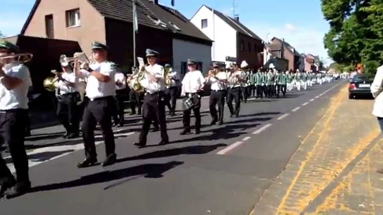Schützenfest Dormagen 2014 Abmarsch nach dem Zapfenstreich