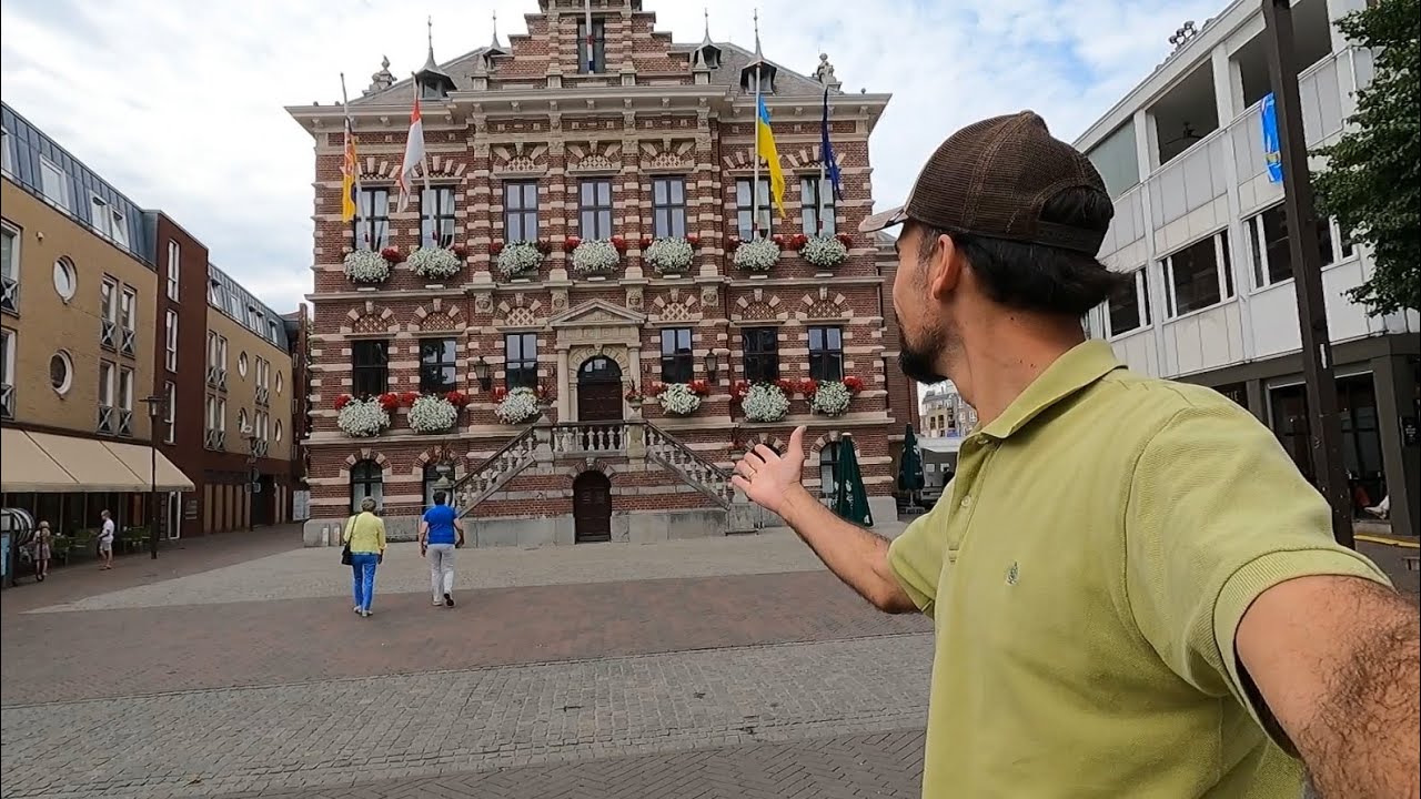 Experience Germany: Bike Tour from Aachen to Geilenkirchen. Castles, nature and city life.