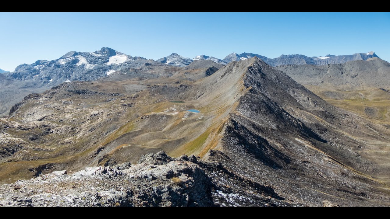 Pointes Nord (2903m) et Sud (2955m) des Lorès  en traversée . Massif de la Vanoise .