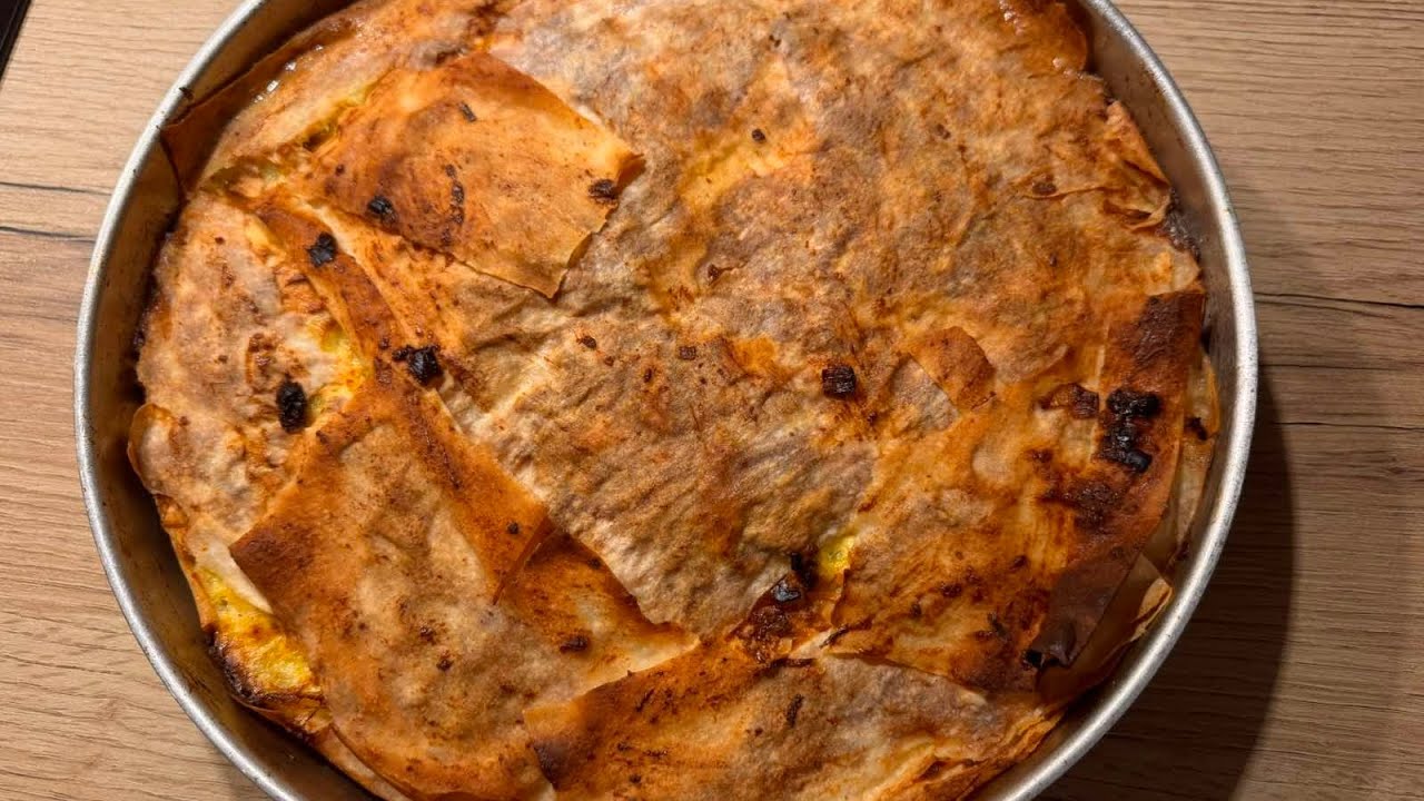 Баница с праз. Сезона на праза . Много вкусна и лесна за направа