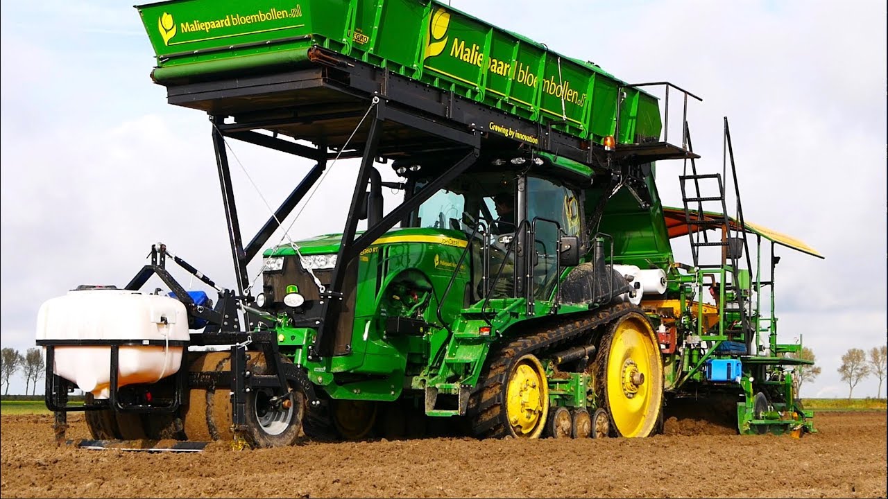 Planting Flowerbulbs in Netting | JD 8360RT + New Holland T7's + Koops 2.25 | Maliepaard Bloembollen