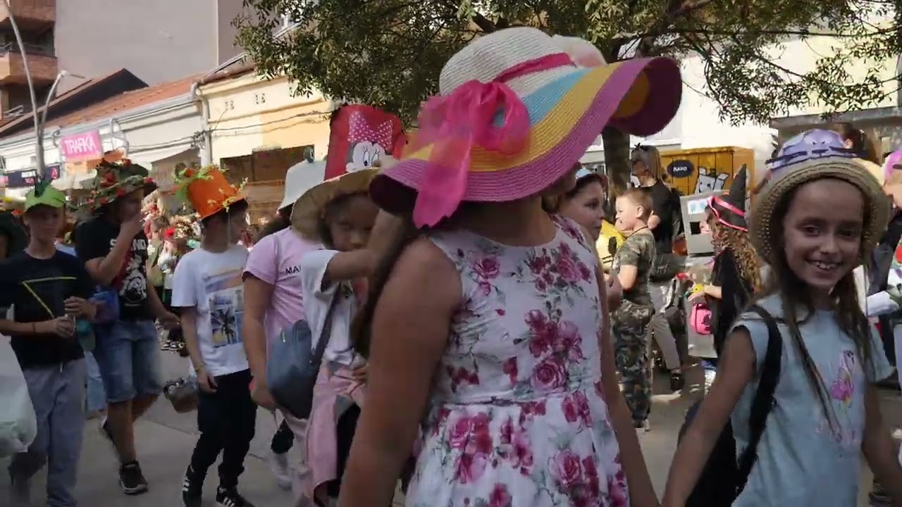 Dečija nedelja u Palanci-šeširijada osnovaca u centru grada