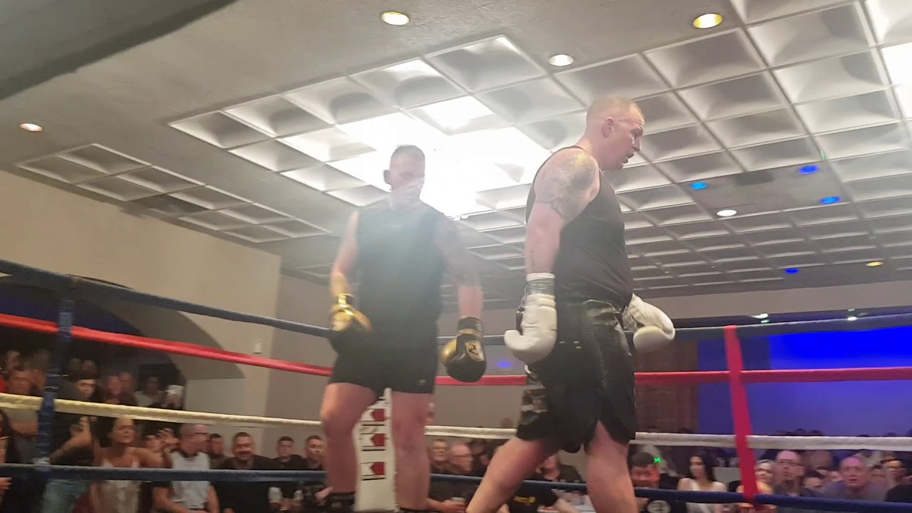 Fight Eight - Kyle Howarth vs Steve John Scullion