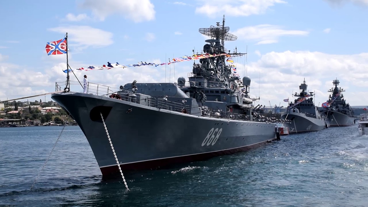 Парадный строй кораблей КЧФ.  Обход кораблей Черноморского флота.  День ВМФ
