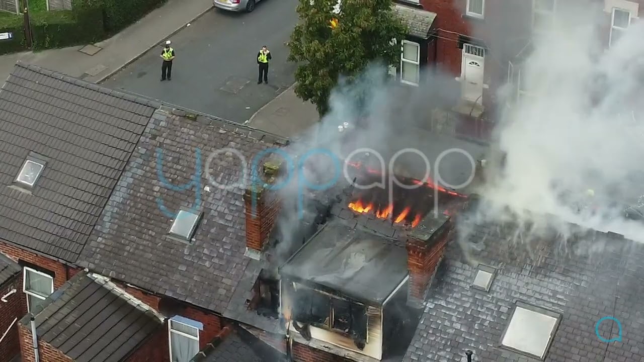 HUGE EMERGENCY RESPONSE as fire rips through Leeds terraced houses forcing residents to be evacuated