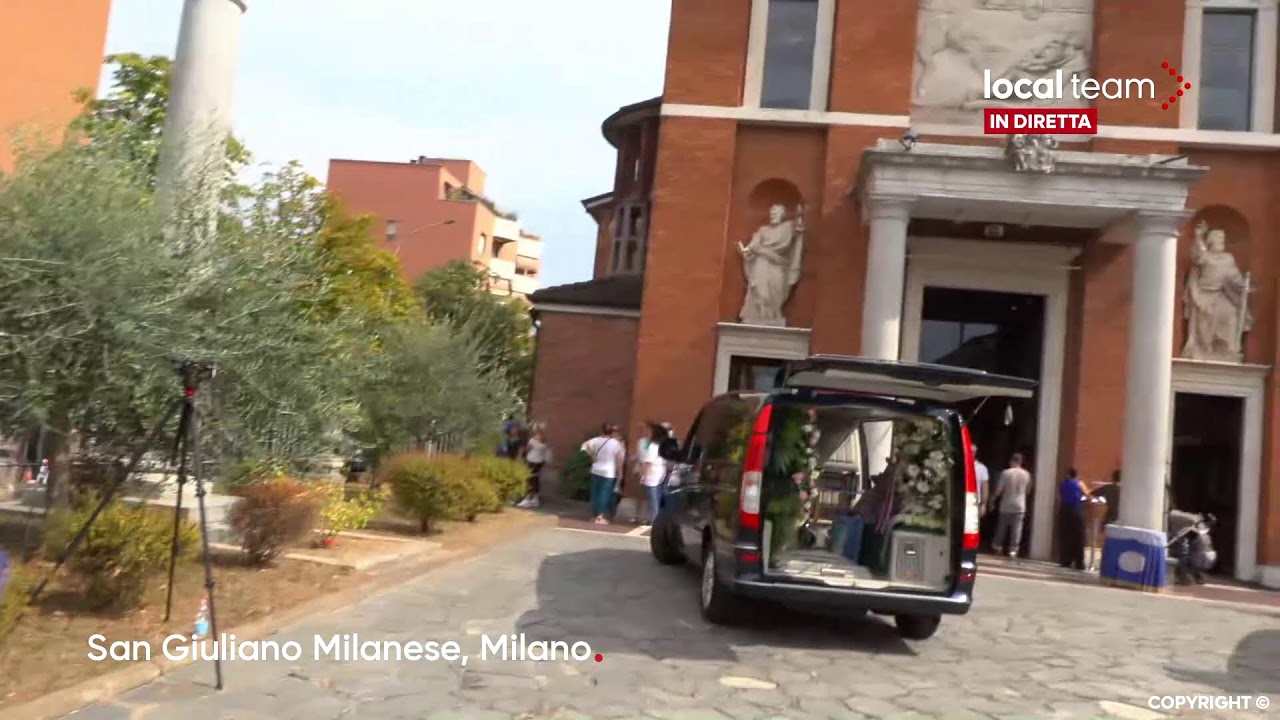 LIVE San Giuliano Milanese, l'addio alla piccola Diana Pifferi: diretta video
