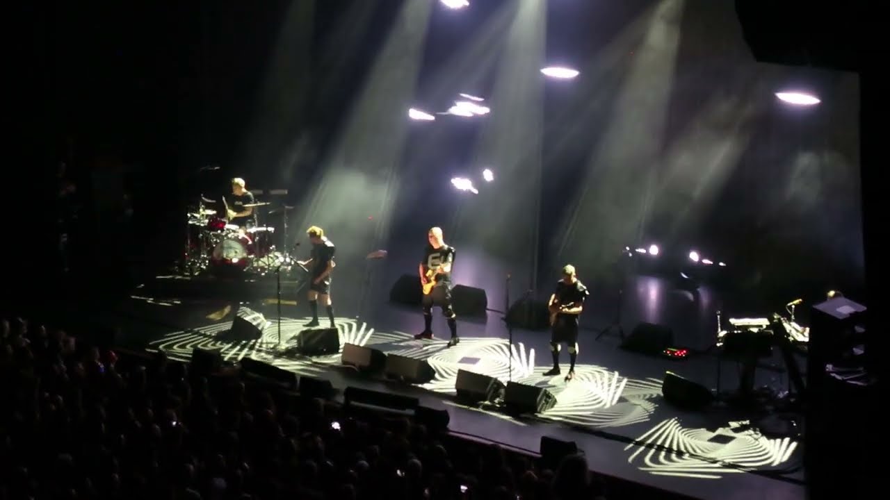 Devo - Gut Feeling Live at Hammersmith Apollo