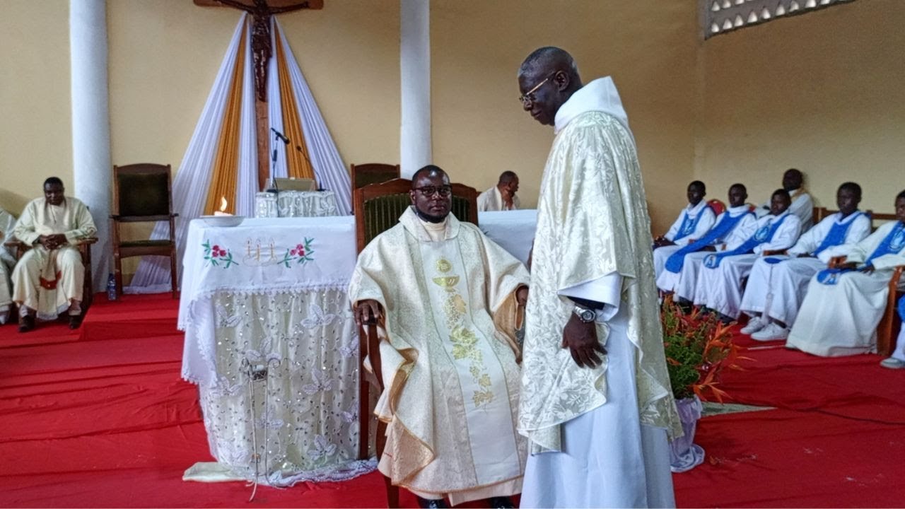 INSTALLATION DU PÈRE RODOLPHE MBOYA MATONA COMME NOUVEAU CURE DE LA PAROISSE SAINT ESPRIT DE MPAKA