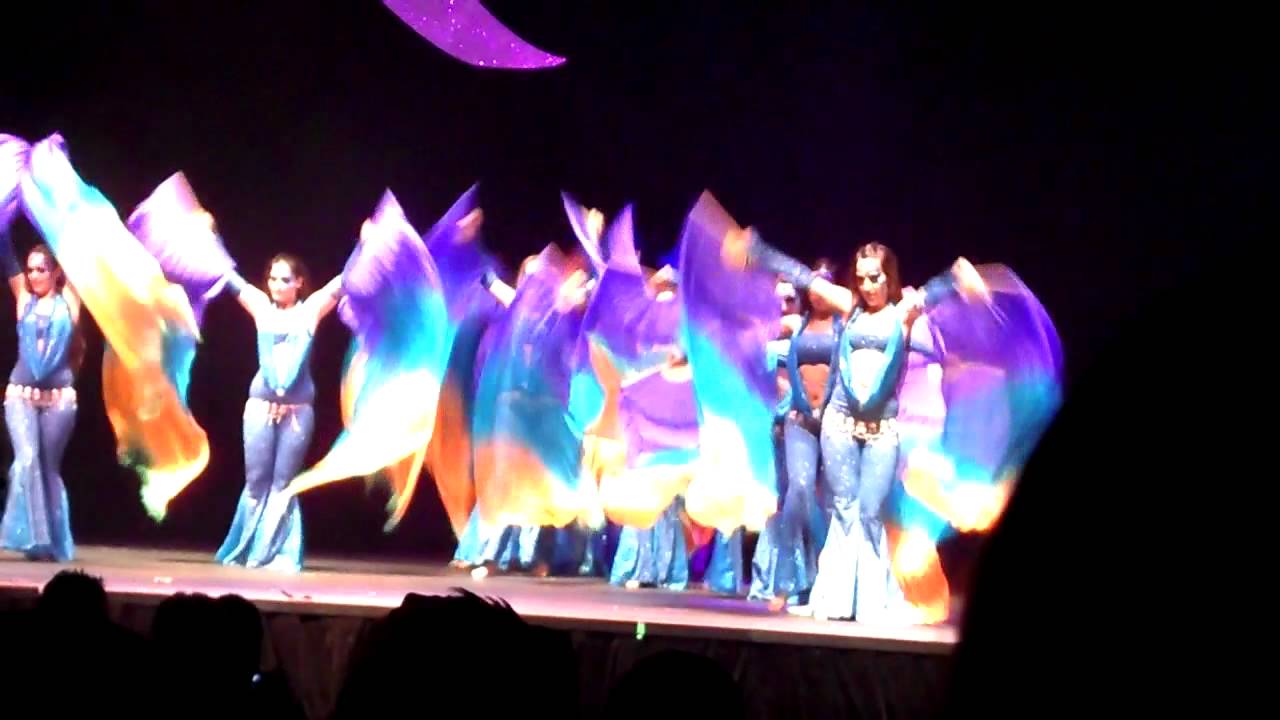 Ballet Rakkasah con abanicos en muestra anual de Saida 