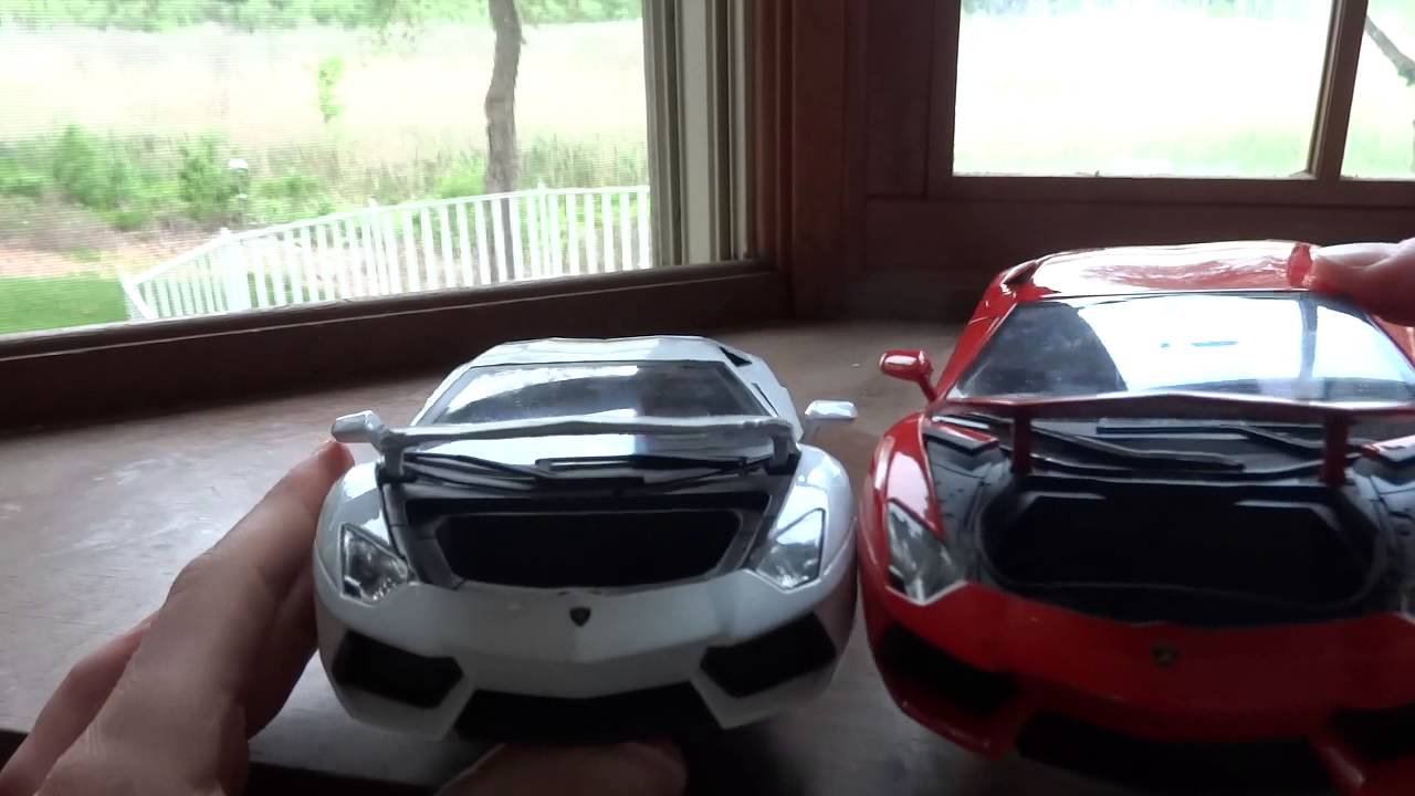Comparison of 1/18 Lamborghini Aventador by Bburago and Welly