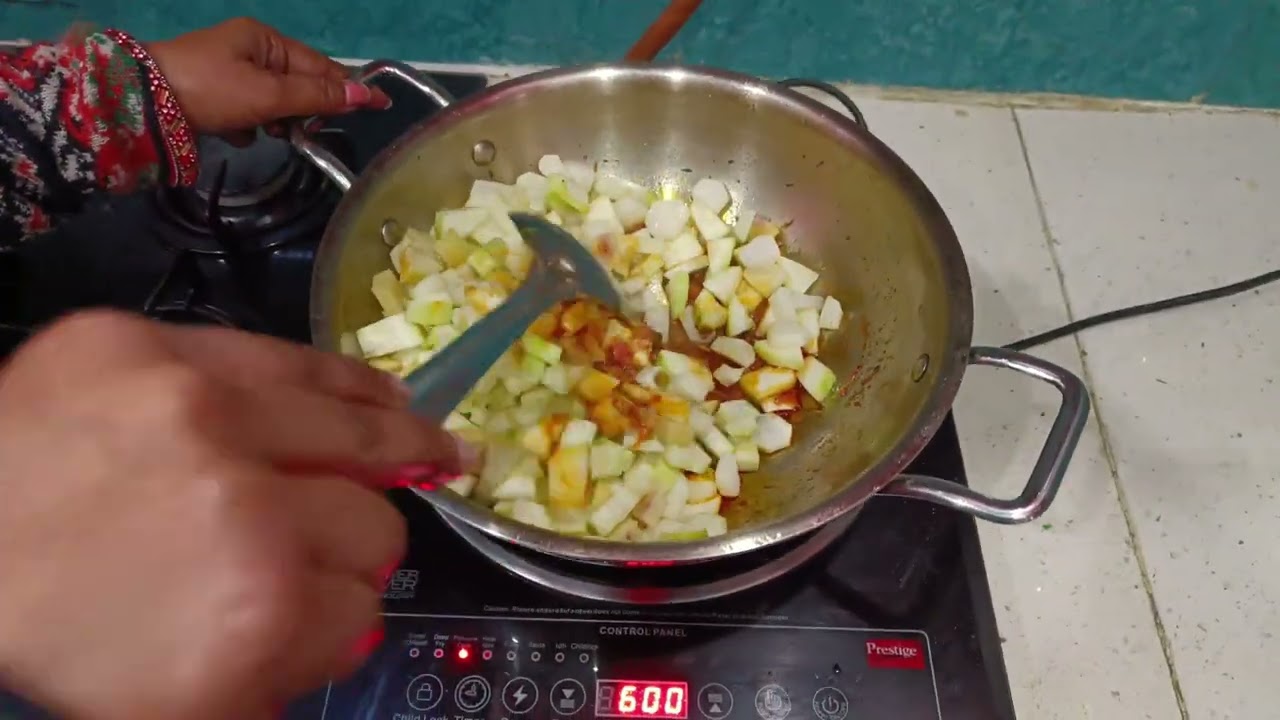 Aloo zucchini ki sabji 😋 | simple and tasty 😋 #food #cooking #recipe #zucchini #simple 