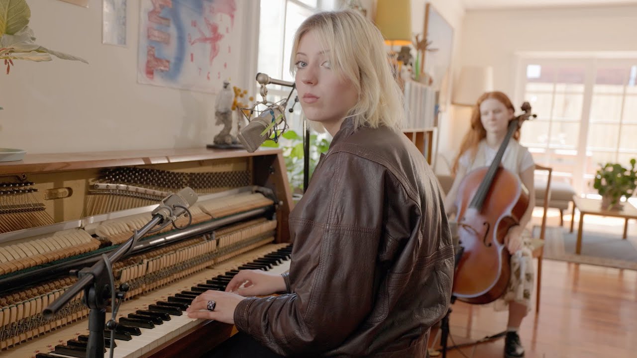 Lotte Gallagher - Adam (Living Room Session Live)