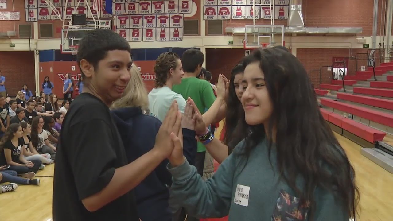 Freshmen get student mentors at Valley High School