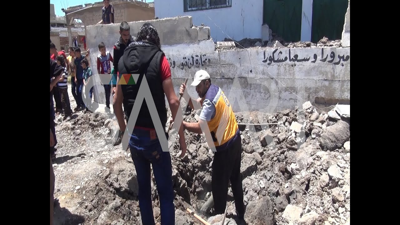 آثار الدمار نتيجة قصف لقوات النظام على مدينة الحارة بدرعا