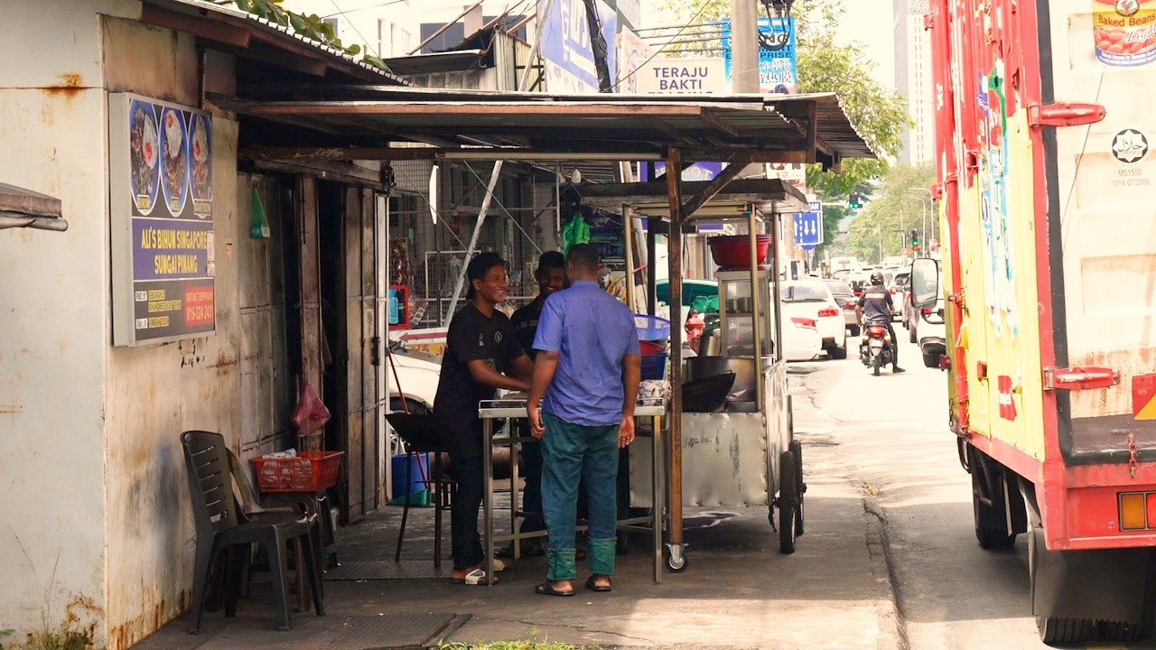 Simple & Delicious - A Closer Look at Penang's 50 Cent Bihun - Malaysia Street Food
